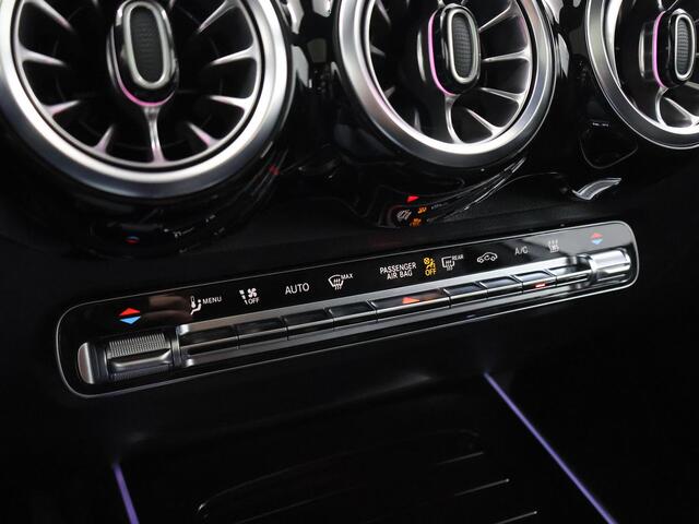 Mercedes-Benz EQB 250+ Luxury Line 71 kWh | Panoramaschuifdak | Winter-pakket | Trekhaak | 360 graden camera |