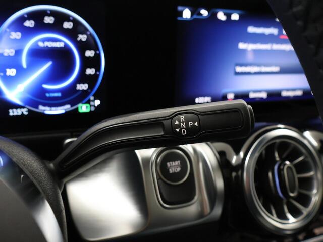 Mercedes-Benz EQB 250+ Luxury Line 71 kWh | Panoramaschuifdak | Winter-pakket | Trekhaak | 360 graden camera |