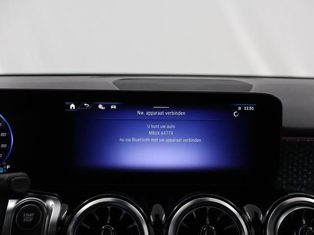Mercedes-Benz EQB 250+ Luxury Line 71 kWh | Panoramaschuifdak | Winter-pakket | Trekhaak | 360 graden camera |