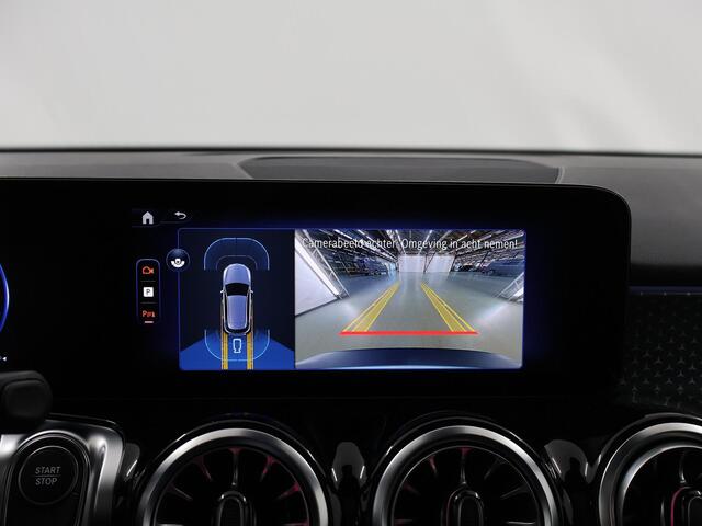 Mercedes-Benz EQB 250+ Luxury Line 71 kWh | Panoramaschuifdak | Winter-pakket | Trekhaak | 360 graden camera |