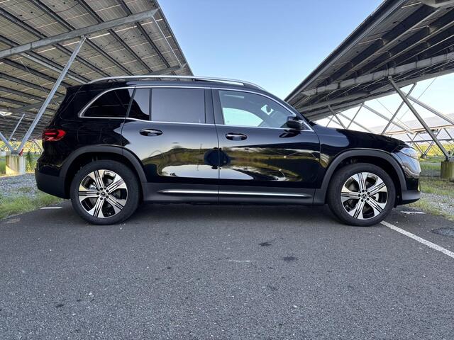 Mercedes-Benz EQB 250+ Luxury Line 71 kWh | Panoramadak | Trekhaak | Sfeerverlichting | Parkeercamera | Stoelverwarming |