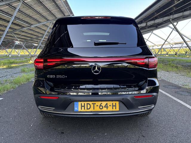 Mercedes-Benz EQB 250+ Luxury Line 71 kWh | Panoramadak | Trekhaak | Sfeerverlichting | Parkeercamera | Stoelverwarming |