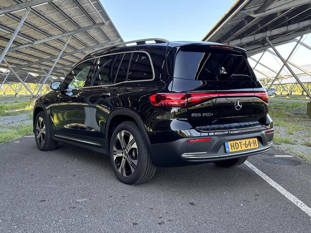 Mercedes-Benz EQB 250+ Luxury Line 71 kWh | Panoramadak | Trekhaak | Sfeerverlichting | Parkeercamera | Stoelverwarming |