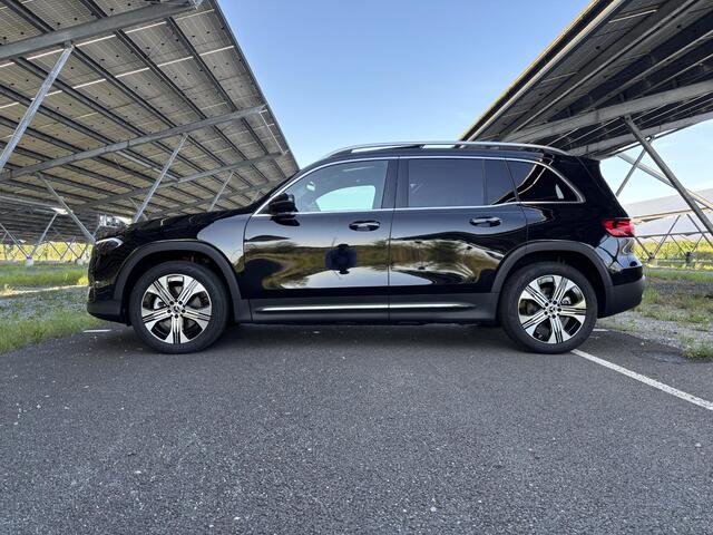 Mercedes-Benz EQB 250+ Luxury Line 71 kWh | Panoramadak | Trekhaak | Sfeerverlichting | Parkeercamera | Stoelverwarming |