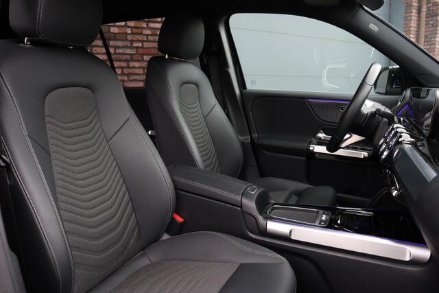 Mercedes-Benz EQB 250+ Luxury Line 71 kWh | Facelift | Trekhaak | Camera | Stoelverwarming | Sfeerverlichting | Dodehoekassistent | Vario-Achterbank |