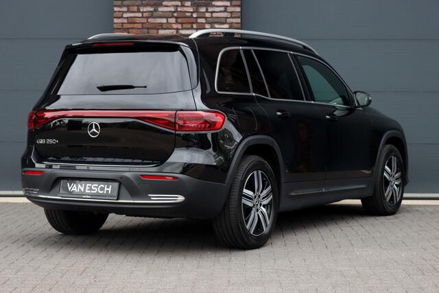 Mercedes-Benz EQB 250+ Luxury Line 71 kWh | Facelift | Trekhaak | Camera | Stoelverwarming | Sfeerverlichting | Dodehoekassistent | Vario-Achterbank |