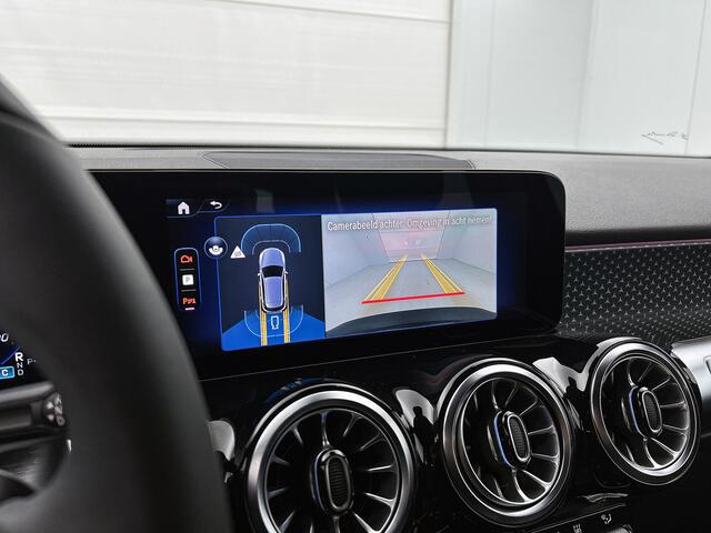 Mercedes-Benz EQB 250+ Business Solution 71 kWh | Widescreen display | Stoelverwarming voor | Sfeerverlichting | Parkeerpakket met achteruitrijcamera | Highbeam Assist | EASY PACK achterklep |