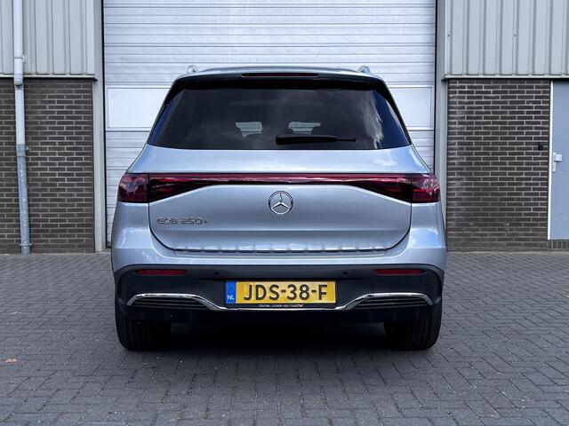 Mercedes-Benz EQB 250+ AMG | Panoramadak | 360° Camera | Dodehoekassistent | Donkergetint Glas Achter | Apple CarPlay | Android Auto | Advanced Sound System | Sfeerverlichting | Stoelverwarming | Verschuifbare Stoelen Achter | Elektrisch Inklapbare Buitenspiegels