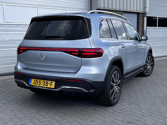 Mercedes-Benz EQB 250+ AMG | Panoramadak | 360° Camera | Dodehoekassistent | Donkergetint Glas Achter | Apple CarPlay | Android Auto | Advanced Sound System | Sfeerverlichting | Stoelverwarming | Verschuifbare Stoelen Achter | Elektrisch Inklapbare Buitenspiegels