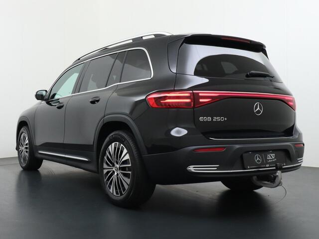Mercedes-Benz EQB 250+ Business Solution Luxury 71 kWh Accu | Panorama - Schuifdak | Trekhaak Wegklapbaar | Distronic Cruise Control | Memorystoelen | Burmester Surround Sound | Apple Carplay & Android Auto