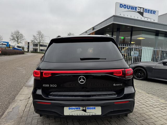Mercedes-Benz EQB 300 4MATIC AMG Line 7p. 67 kWh Distronic | Night | 360-Camera | Keyless
