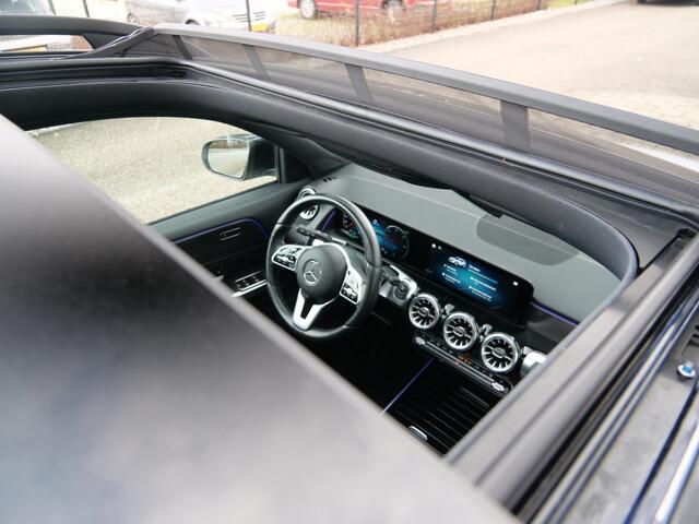 Mercedes-Benz EQB 300 4MATIC AMG Line 7p. 67 kWh Automaat Panoramadak / 19Inch / Led / Stoelverwarming / SOH 96,7%