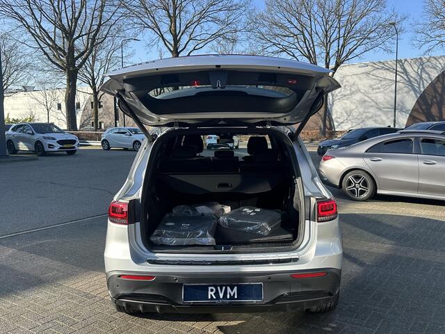 Mercedes-Benz EQB 250+ AMG Line 7p. 71 kWh | SOH 99% | 7 PERSOONS| ELEKTRISCHE ACHTERKLEP| STOELVERWARMING| DODE HOEK SENSOR| SFEERVERLICHTING| APPLE CARPLAY/ ANDROID AUTO