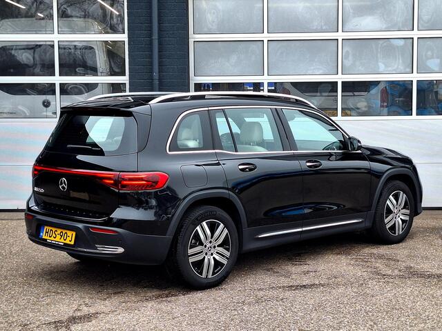 Mercedes-Benz EQB 250+ Luxury Line | Beige Interieur | Panoramadak | Dodehoekassistent | Apple CarPlay | Android Auto | Advanced Sound System | Sfeerverlichting | Stoelverwarming | Verschuifbare Achterstoelen | Achteruitrijcamera | Elektrisch Inklapbare Buitenspiegels