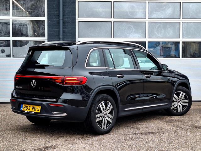 Mercedes-Benz EQB 250+ Luxury Line | Beige Interieur | Panoramadak | Dodehoekassistent | Apple CarPlay | Android Auto | Advanced Sound System | Sfeerverlichting | Stoelverwarming | Verschuifbare Achterstoelen | Achteruitrijcamera | Elektrisch Inklapbare Buitenspiegels