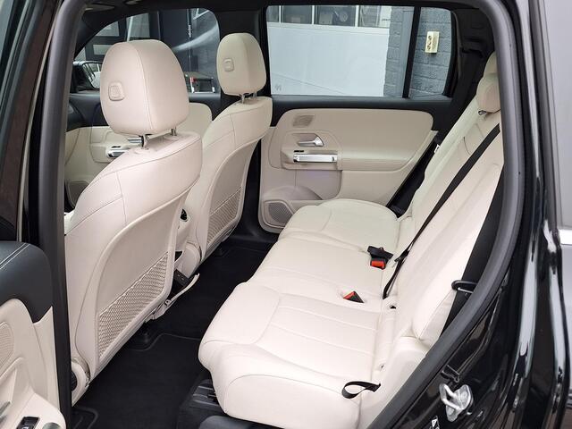 Mercedes-Benz EQB 250+ Luxury Line | Beige Interieur | Panoramadak | Dodehoekassistent | Apple CarPlay | Android Auto | Advanced Sound System | Sfeerverlichting | Stoelverwarming | Verschuifbare Achterstoelen | Achteruitrijcamera | Elektrisch Inklapbare Buitenspiegels