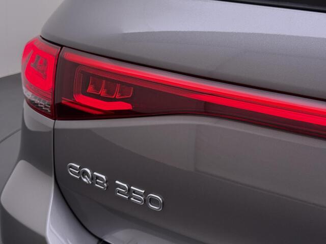 Mercedes-Benz EQB 250 AMG Line 67 kWh Sfeerverlichting | Stoelverwarming | Navigatie |