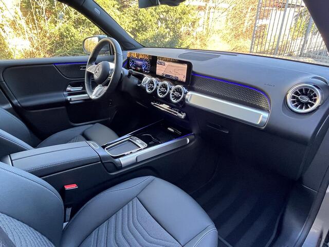 Mercedes-Benz EQB 250+ Business Line | Panoramadak | DISTRONIC Afstandsassistent | Dodehoek Assistent | Donkergetint Glas Achter | Apple CarPlay | Android Auto | Sfeerverlichting | Stoelverwarming | Verschuifbare Stoelen Achter | Elektrische Achterklep