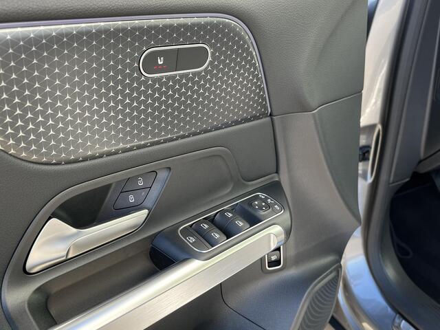 Mercedes-Benz EQB 250+ Business Line | Panoramadak | DISTRONIC Afstandsassistent | Dodehoek Assistent | Donkergetint Glas Achter | Apple CarPlay | Android Auto | Sfeerverlichting | Stoelverwarming | Verschuifbare Stoelen Achter | Elektrische Achterklep