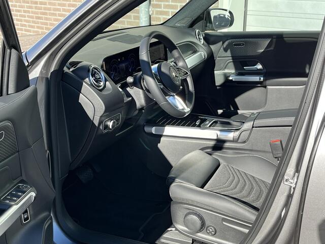 Mercedes-Benz EQB 250+ Business Line | Panoramadak | DISTRONIC Afstandsassistent | Dodehoek Assistent | Donkergetint Glas Achter | Apple CarPlay | Android Auto | Sfeerverlichting | Stoelverwarming | Verschuifbare Stoelen Achter | Elektrische Achterklep