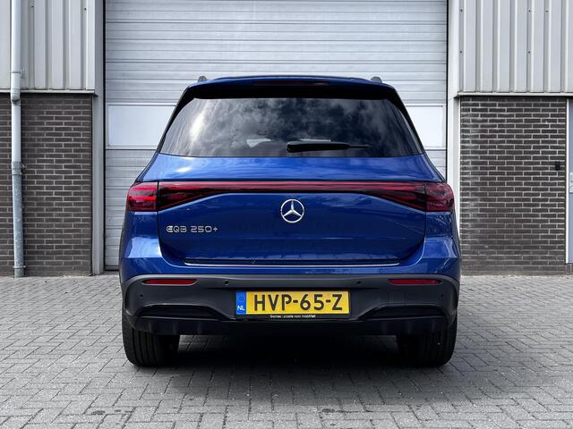 Mercedes-Benz EQB 250+ AMG Line | Night Pakket | Panoramadak | DISTRONIC Afstandsassistent | 360° Camera | Dodehoekassistent | Apple CarPlay | Android Auto | Advanced Sound System | Sierdelen Lindenhout Zwart | Sfeerverlichting | Stoelverwarming