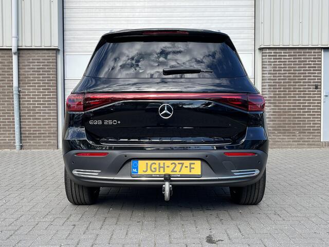 Mercedes-Benz EQB 250+ Luxury Line | Panoramadak | Trekhaak | Dodehoekassistent | Advanced Sound System | Donkergetint Glas Achter | Draadloos Oplaadsysteem Smartphone | Apple CarPlay | Android Auto | Sfeerverlichting | Stoelverwarming