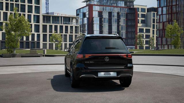 Mercedes-Benz EQB 250+ AMG Line 71 kWh | Trekhaak | Widescreen | Sfeerverlichting | Stoelverwarming |