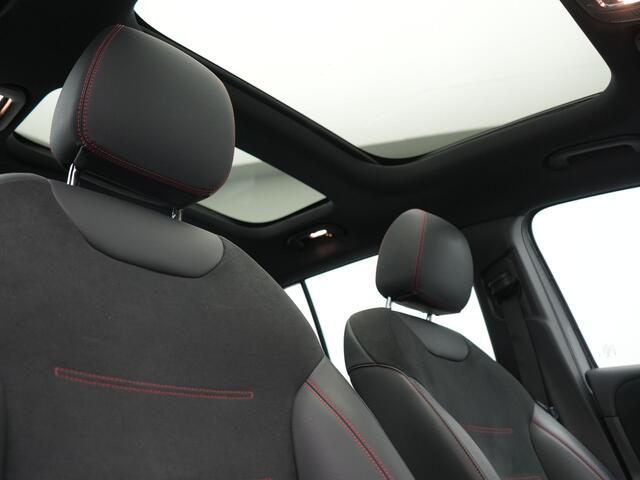 Mercedes-Benz EQB 350 4MATIC AMG Line 70 kWh 293pk Dealer O.H | Panodak | Camera | Alcantara Sportstoelen Verwarmd | Cruise Control | Apple Carplay | Virtual | Navigatie | DAB | 18"L.M |