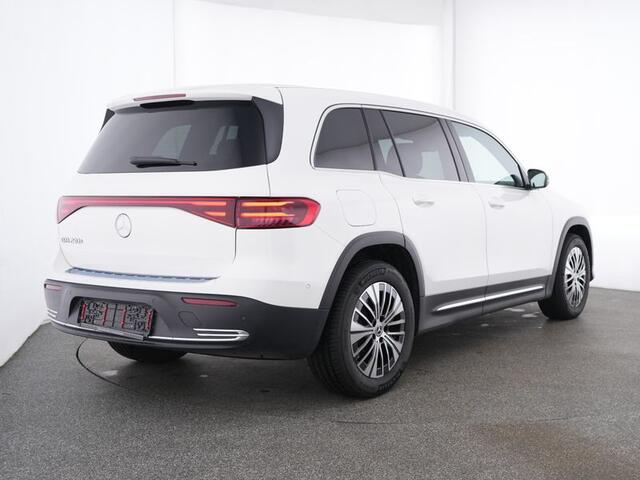 Mercedes-Benz EQB 250+ Business Line 71 kWh Ledkoplampen | Parkeerpakket met achteruitrijcamera | Stoelverwarming | Stuurverwarming | Apple CarPlay. Inclusief 24 maanden MB Certified garantie voor Europa.