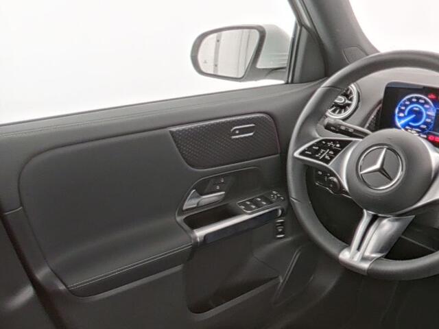 Mercedes-Benz EQB 250+ Business Line 71 kWh Ledkoplampen | Parkeerpakket met achteruitrijcamera | Stoelverwarming | Stuurverwarming | Apple CarPlay. Inclusief 24 maanden MB Certified garantie voor Europa.