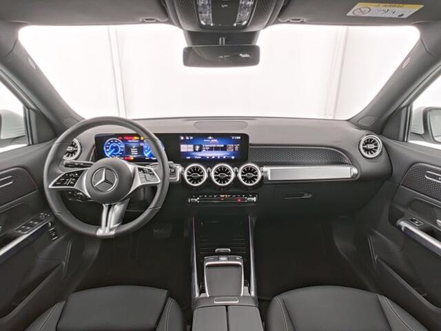 Mercedes-Benz EQB 250+ Business Line 71 kWh Ledkoplampen | Parkeerpakket met achteruitrijcamera | Stoelverwarming | Stuurverwarming | Apple CarPlay. Inclusief 24 maanden MB Certified garantie voor Europa.