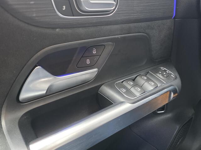 Mercedes-Benz EQB 250+ Business Solution AMG 71 kWh | Panoramadak | DISTRONIC Afstandsassistent | Burmester Surround Sound | 360° Camera | Head-up Display | Dodehoekassistent | Elektrisch Verstelbare Stoelen + Memory | Stoelverwarming | Sfeerverlichting | Sierdelen Lindenhout Zwart | Verschuifbare Stoelen Achter | Apple CarPlay | Android Auto | Elektrische Achterklep | Elektrisch Inklapbare Buitenspiegels | Parkeersensoren