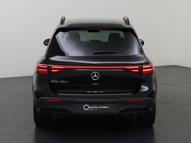 Mercedes-Benz EQB 250+ AMG Line 71 kWh | Night pakket | Winter pakket | Achteruitrijcamera | Stoelverwarming |