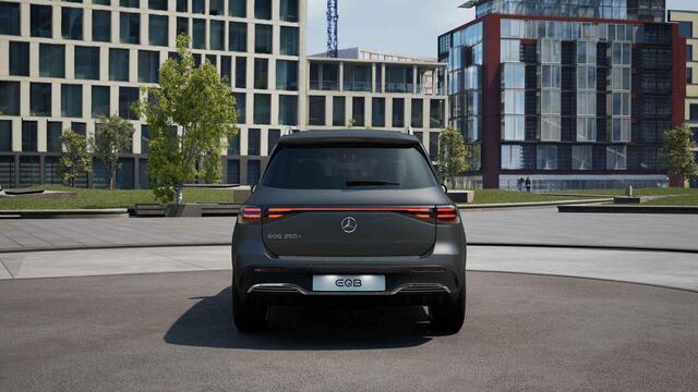 Mercedes-Benz EQB 250+ AMG Line 71 kWh | Memory | 360 graden camera | Sfeerverlichting | Keyless |