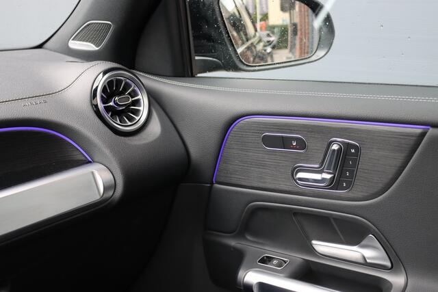 Mercedes-Benz EQB 350 4MATIC AMG Line 71 kWh | Panoramadak | Leder | Memory | Burmester | HUD | Trekhaak | Surround Camera | Verwarmd Stuurwiel | Night Pakket | Augmented Reality |