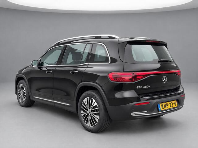 Mercedes-Benz EQB 250+ Business Solution Luxury | Panoramadak | Dodehoekassistent | Stoelverwarming | Sfeerverlichting | Apple CarPlay | Android Auto | Verschuifbare Stoelen Achter | Elektrische Achterklep | Elektrisch Inklapbare Buitenspiegels | Achteruitrijcamera | Parkeersensoren