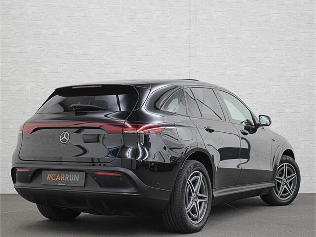 Mercedes-Benz EQC 400 4MATIC AMG-Line 80 kWh | 360 Camera | Distronic + | Schuifdak | Burmester | Keyless-Go | Trekhaak | Memory | Carbon | Zwarte Sierlijsten | Sfeerverlichting | Carplay | Getint Glas | Widescreen | LED | 19'' |