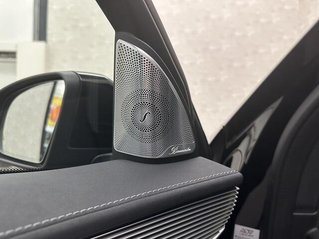 Mercedes-Benz EQC 400 4MATIC AMG-Line 80 kWh | 360 Camera | Distronic + | Schuifdak | Burmester | Keyless-Go | Trekhaak | Memory | Carbon | Zwarte Sierlijsten | Sfeerverlichting | Carplay | Getint Glas | Widescreen | LED | 19'' |