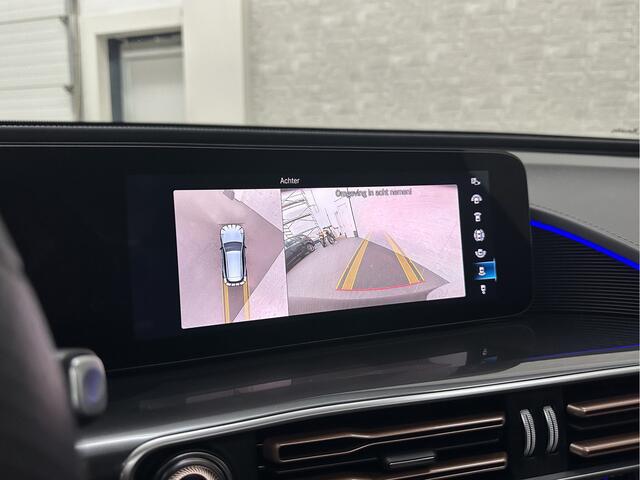 Mercedes-Benz EQC 400 4MATIC AMG-Line 80 kWh | 360 Camera | Distronic + | Schuifdak | Burmester | Keyless-Go | Trekhaak | Memory | Carbon | Zwarte Sierlijsten | Sfeerverlichting | Carplay | Getint Glas | Widescreen | LED | 19'' |