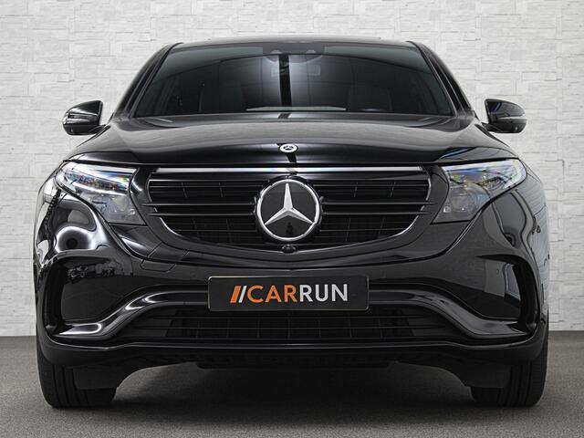 Mercedes-Benz EQC 400 4MATIC AMG-Line 80 kWh | 360 Camera | Distronic + | Schuifdak | Burmester | Keyless-Go | Trekhaak | Memory | Carbon | Zwarte Sierlijsten | Sfeerverlichting | Carplay | Getint Glas | Widescreen | LED | 19'' |