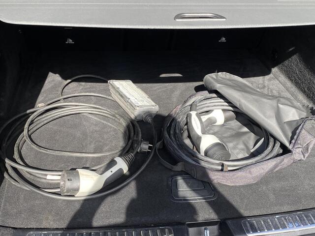Mercedes-Benz EQC 400 4MATIC Business Solution AMG 80 kWh Adaptieve Cruise Control | 360 Camera | Stoelverkoeling + Verwarming | Trekhaak | Elektrische Stoelen met Geheugen | Unieke Km-stand | Schuifdak | Rijklaar Geleverd met 12 Maanden BOVAG Garantie!