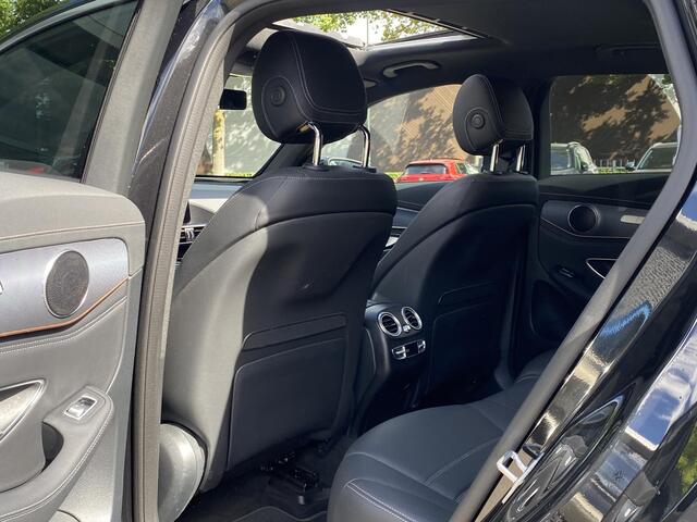 Mercedes-Benz EQC 400 4MATIC Business Solution AMG 80 kWh Adaptieve Cruise Control | 360 Camera | Stoelverkoeling + Verwarming | Trekhaak | Elektrische Stoelen met Geheugen | Unieke Km-stand | Schuifdak | Rijklaar Geleverd met 12 Maanden BOVAG Garantie!