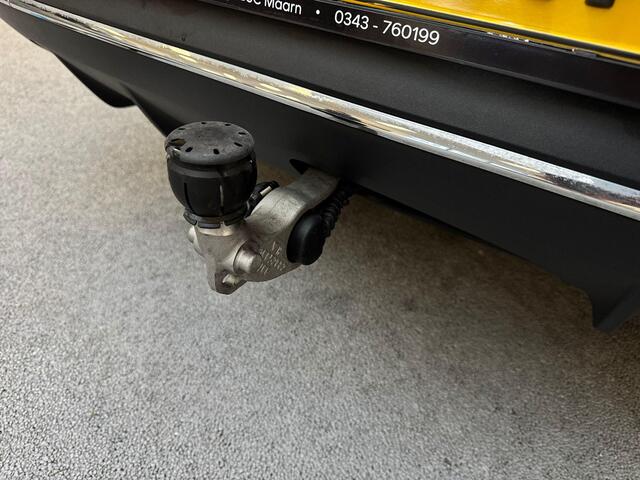 Mercedes-Benz EQC 400 4MATIC AMG Line 80 kWh | 96% SOH | MAT-GRIJS | PANO | TREKHAAK | BURMESTER | ACC |