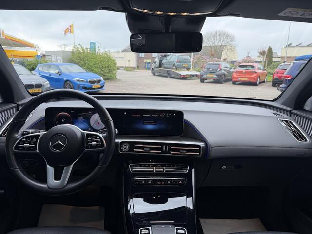Mercedes-Benz EQC 400 4MATIC Premium Plus 80 kWh AMG LINE | BURMESTER | HEADUP DISPLAY DODEHOEK DETECTIE | NAVIGATIE | 360 CAMERA | PANORAMADAK | ADAPTIVE CRUISE CONTROL | PARKEERSENSOREN | ELE WEG KLAPBARE TREKHAAK | LED | APPLE CARPLAY | STOELVERWARMING |