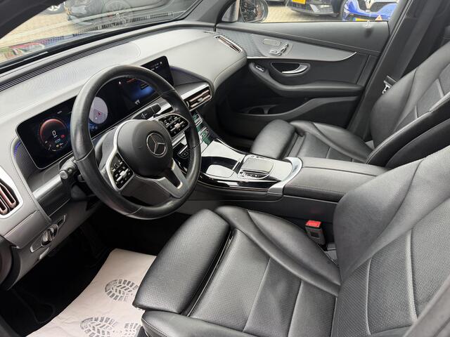 Mercedes-Benz EQC 400 4MATIC Premium Plus 80 kWh AMG LINE | BURMESTER | HEADUP DISPLAY DODEHOEK DETECTIE | NAVIGATIE | 360 CAMERA | PANORAMADAK | ADAPTIVE CRUISE CONTROL | PARKEERSENSOREN | ELE WEG KLAPBARE TREKHAAK | LED | APPLE CARPLAY | STOELVERWARMING |