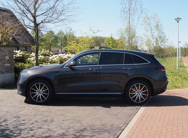 Mercedes-Benz EQC 400 4MATIC Business Solution AMG 80 kWh | Schuifdak | Trekhaak | Head-Up Display | Burmester | 360 Camera | NL-Auto |