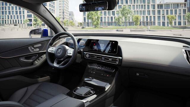 Mercedes-Benz EQC 400 4MATIC AMG Line Premium Plus 80 kWh | Burmester | Trekhaak | Schuifdak | 360 camera | Treeplanken |