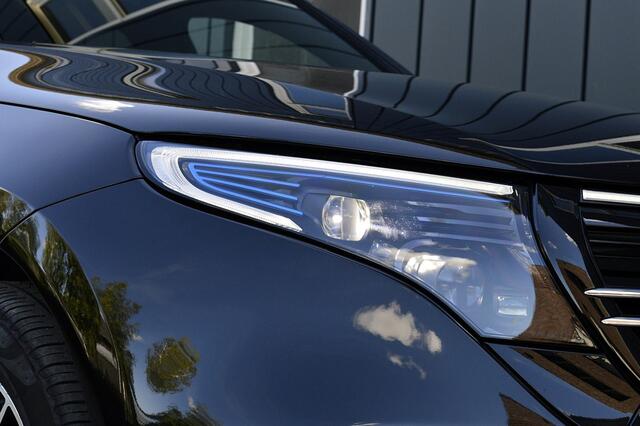 Mercedes-Benz EQC 400 4MATIC Business Solution AMG 80 kWh Rijklaarprijs-Garantie SOH 94.42 Panorama dak Trekhaak Camera Led Sport interieur