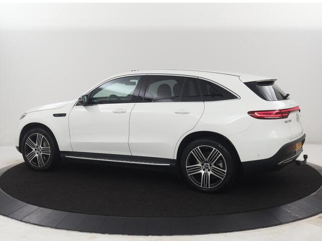 Mercedes-Benz EQC 400 4MATIC AMG Line 80 kWh | SOH 95.8% | Panoramadak | Trekhaak | Camera | Sfeerverlichting | Climate control | Half Leder | Stoelverwarming |