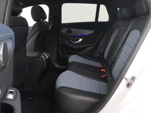 Mercedes-Benz EQC 400 4MATIC AMG Line 80 kWh | SOH 95.8% | Panoramadak | Trekhaak | Camera | Sfeerverlichting | Climate control | Half Leder | Stoelverwarming |
